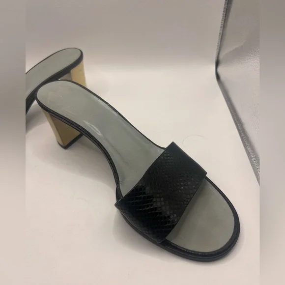 Gucci womens reptile slip on sandals. Size 6B black snakeskin w/ block heel. - Picture 2 of 10